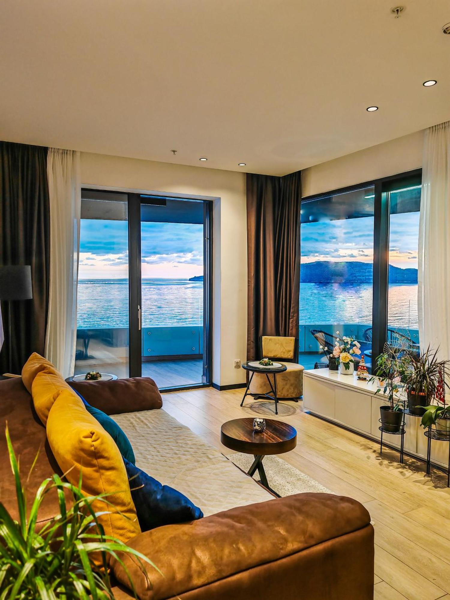 Beachfront Luxury Apartment Будва Екстер'єр фото